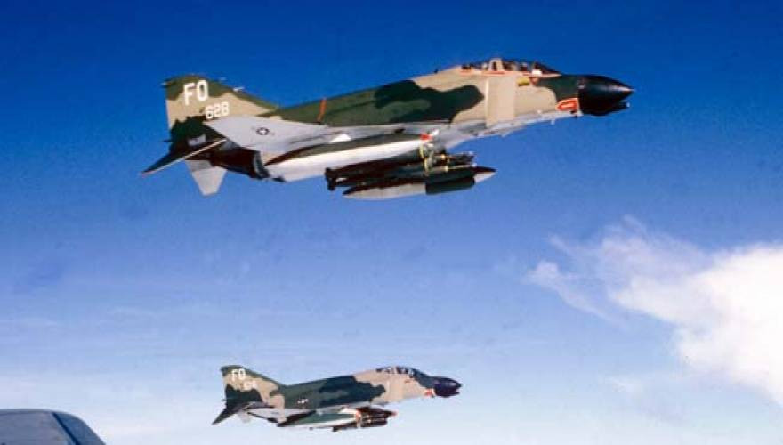 F-4 Phantom Vs Mig21: Κόλαση πάνω από το Hanoi (βίντεο)